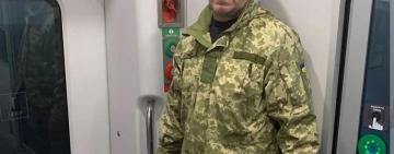 Їхав сім годин стоячи: через неприємний запах бійця ЗСУ вигнали з купе у тамбур потяга